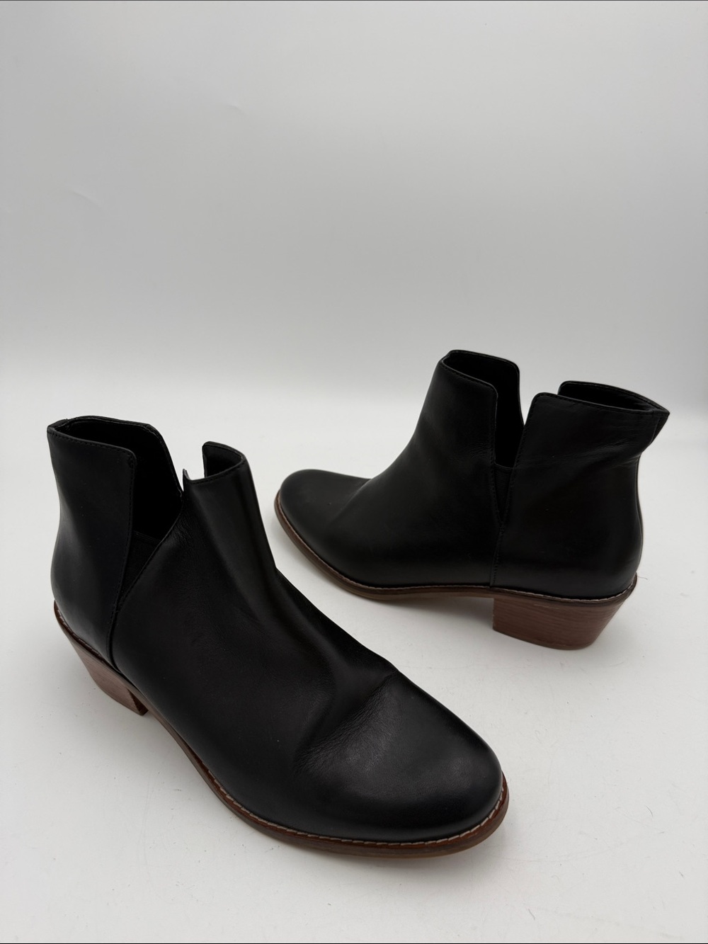 Cole Haan Black Leather Cutout Ankle Booties Heel women 8.5B casual office fall